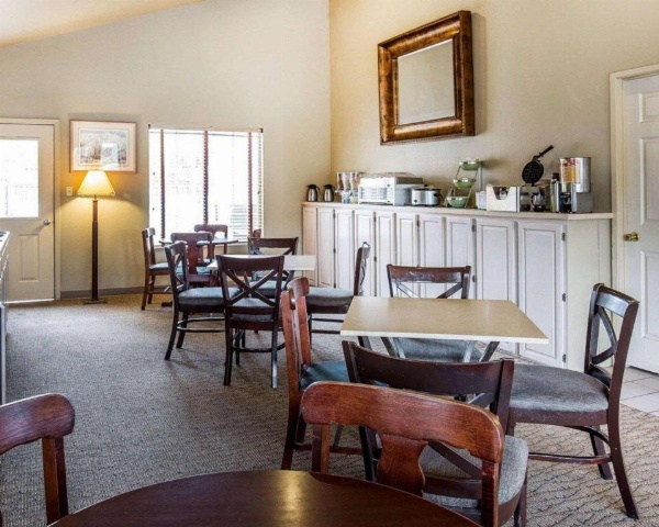 Quality Inn & Suites Minden image 4